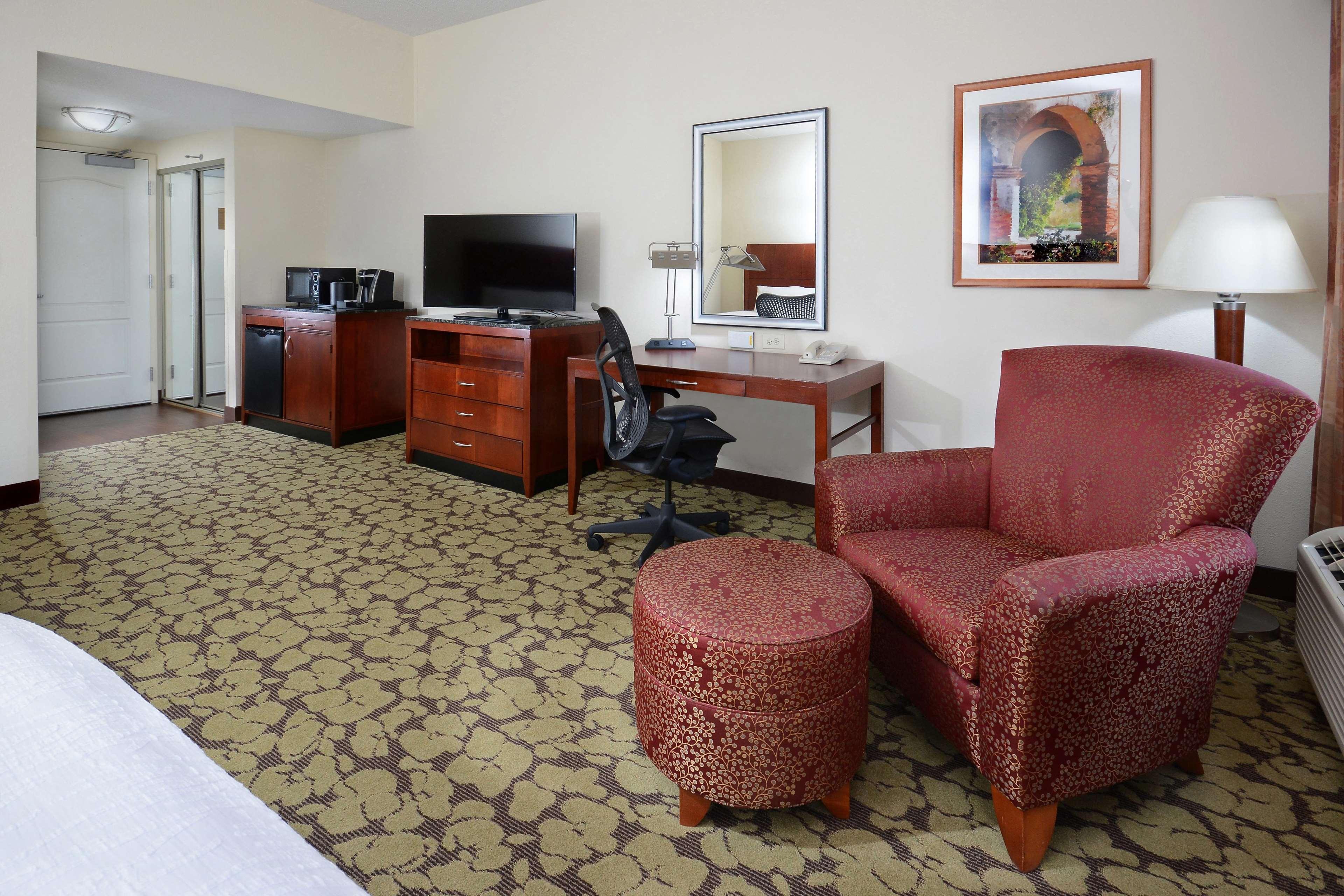 Hilton Garden Inn Ґрінсборо Екстер'єр фото