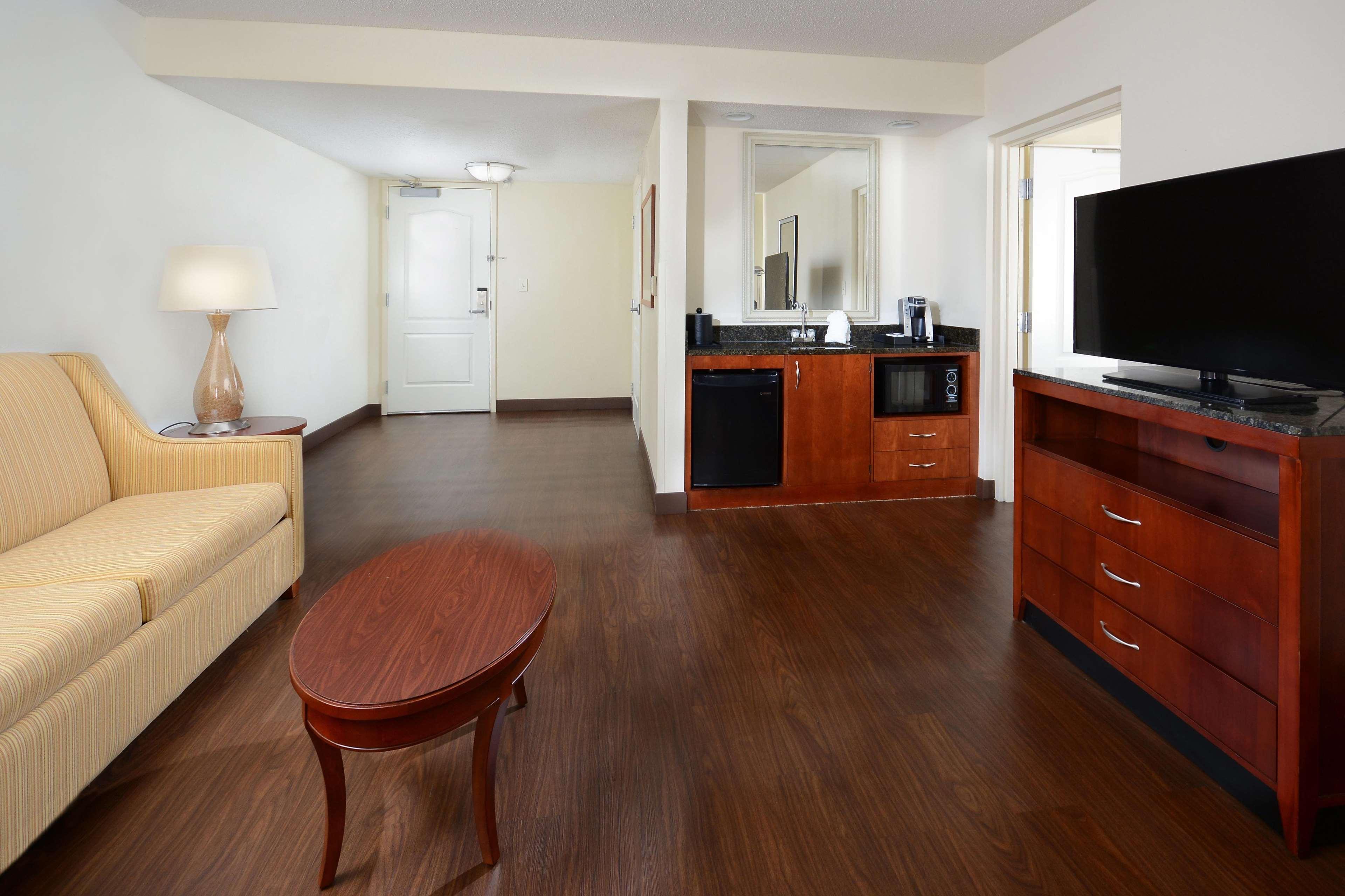 Hilton Garden Inn Ґрінсборо Екстер'єр фото